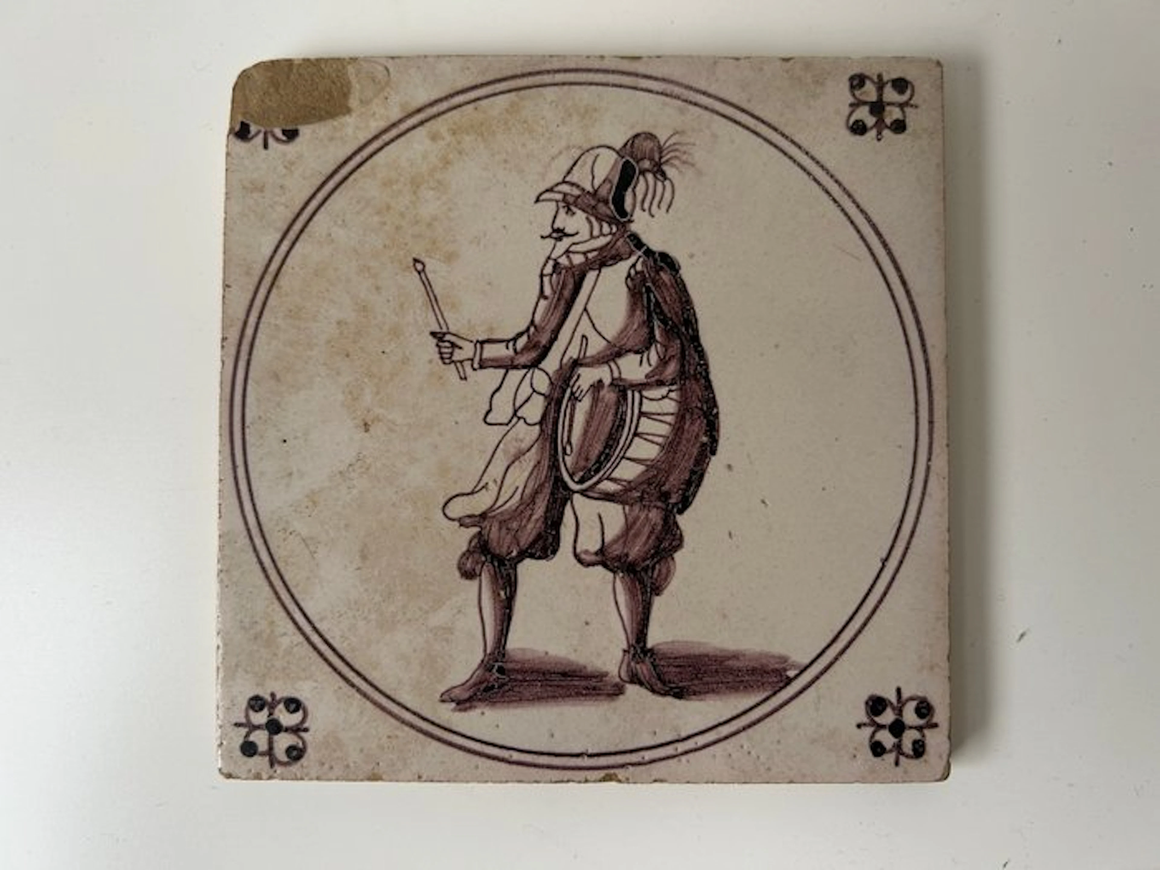 Tile - Military drummer / drum player - 1650-1700 - Dutch manga tile
