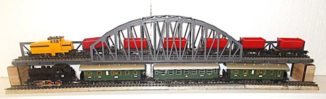 Märklin H0 - Model train (11) - Two locomotives 3080 and 89005