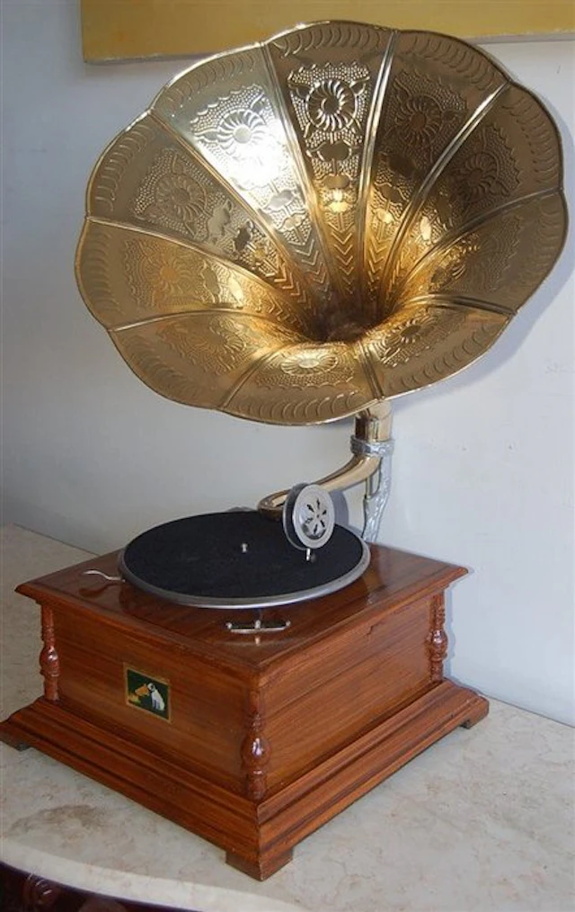 His Masters Voice - mv 101 Gramophone