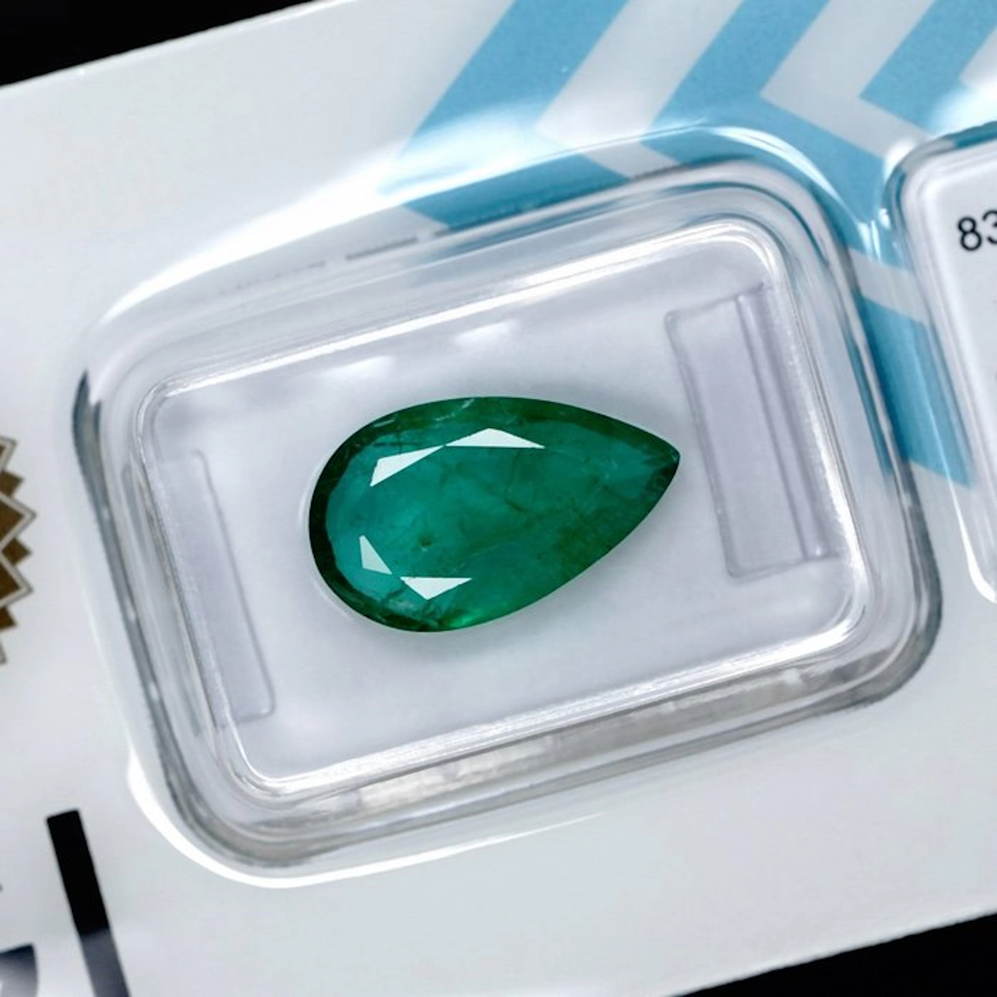 1 pcs Green Emerald - 2.74 ct - International Gemological Institute (IGI)
