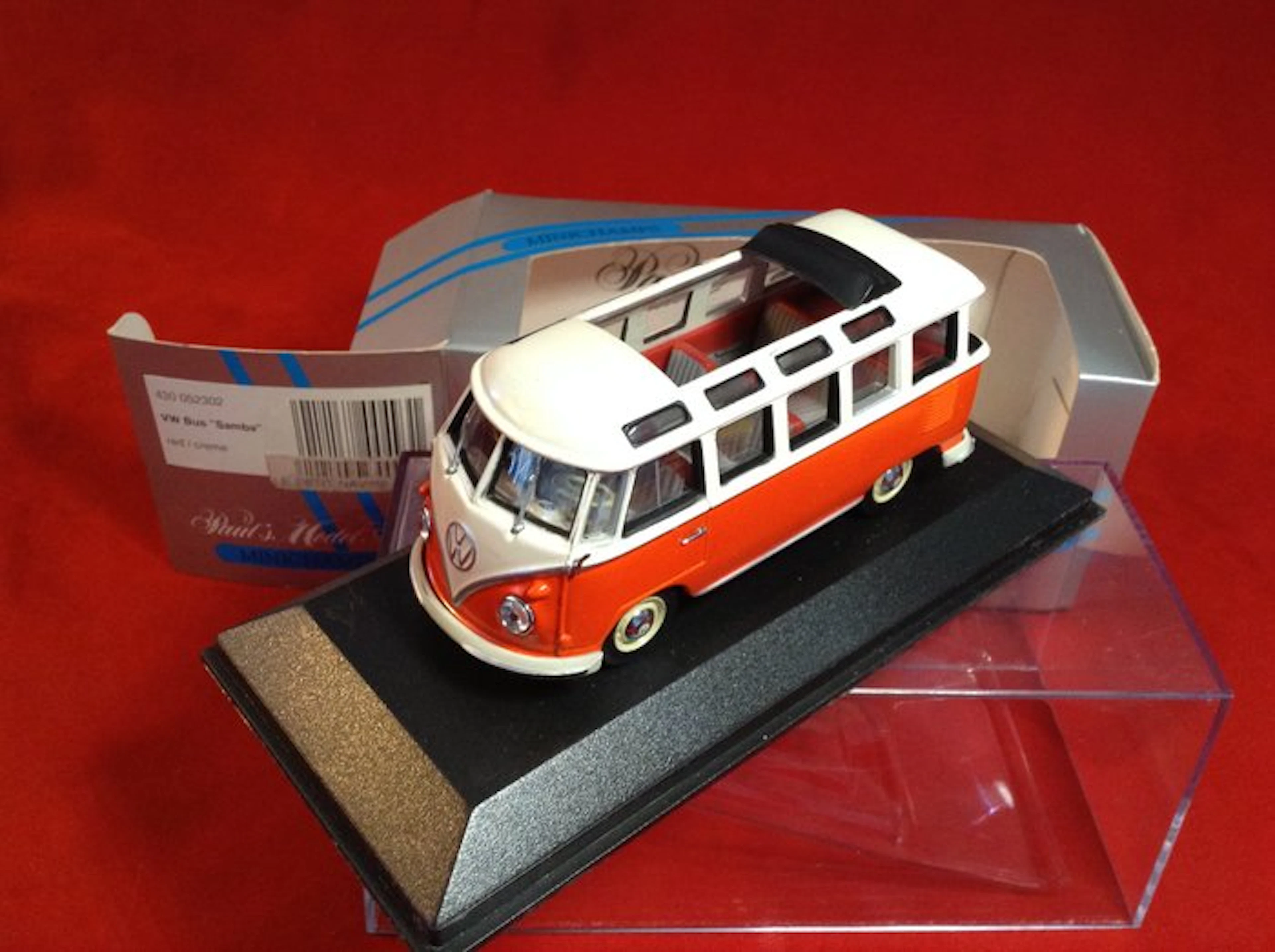 MiniChamps 1:43 - Model race car - ref