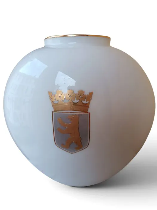 Vase - Porcelain