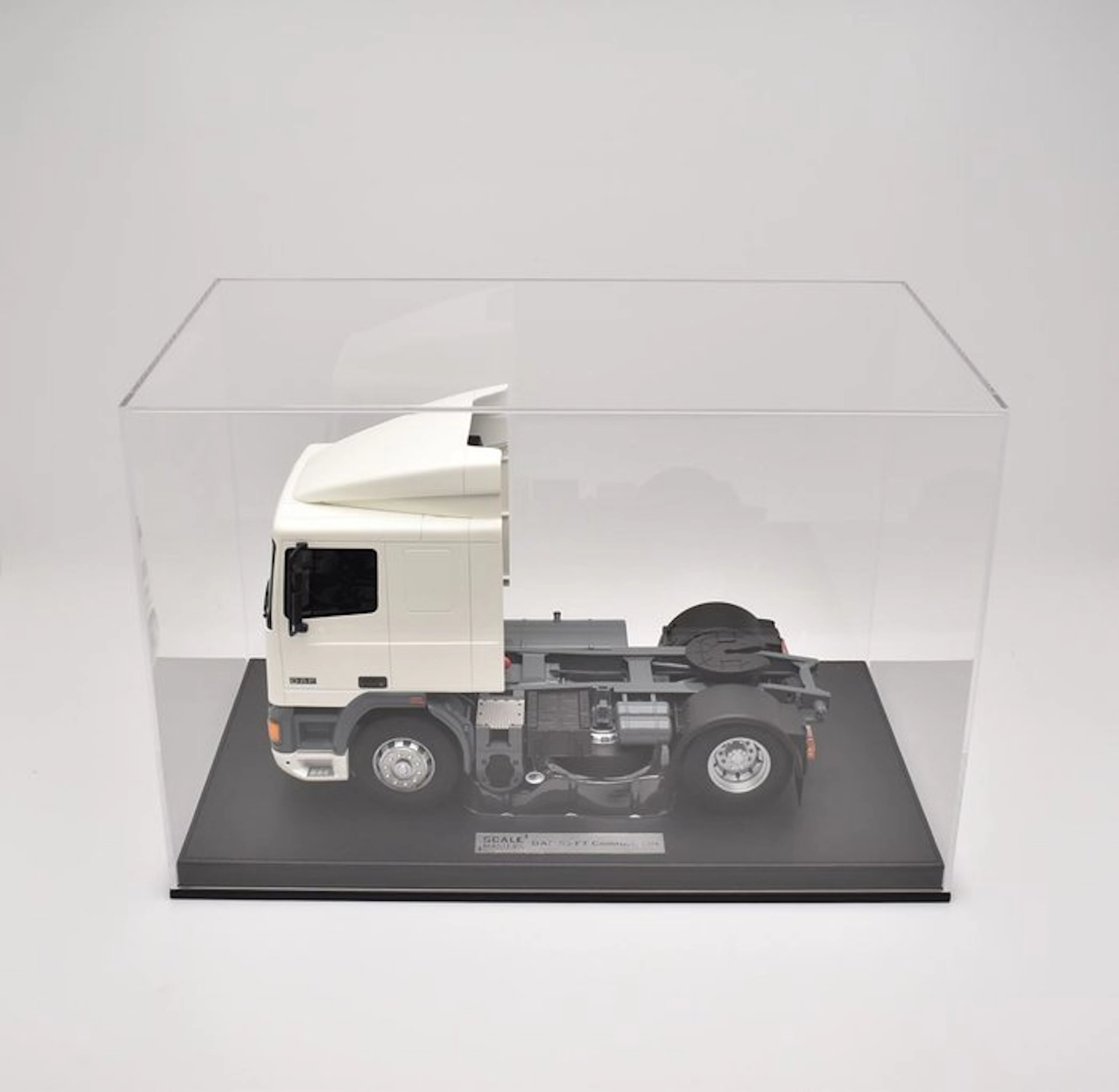 Scale Masters 1:18 - Model truck - DAF 95-FT Comfort Cab - + Acrylic Showcase