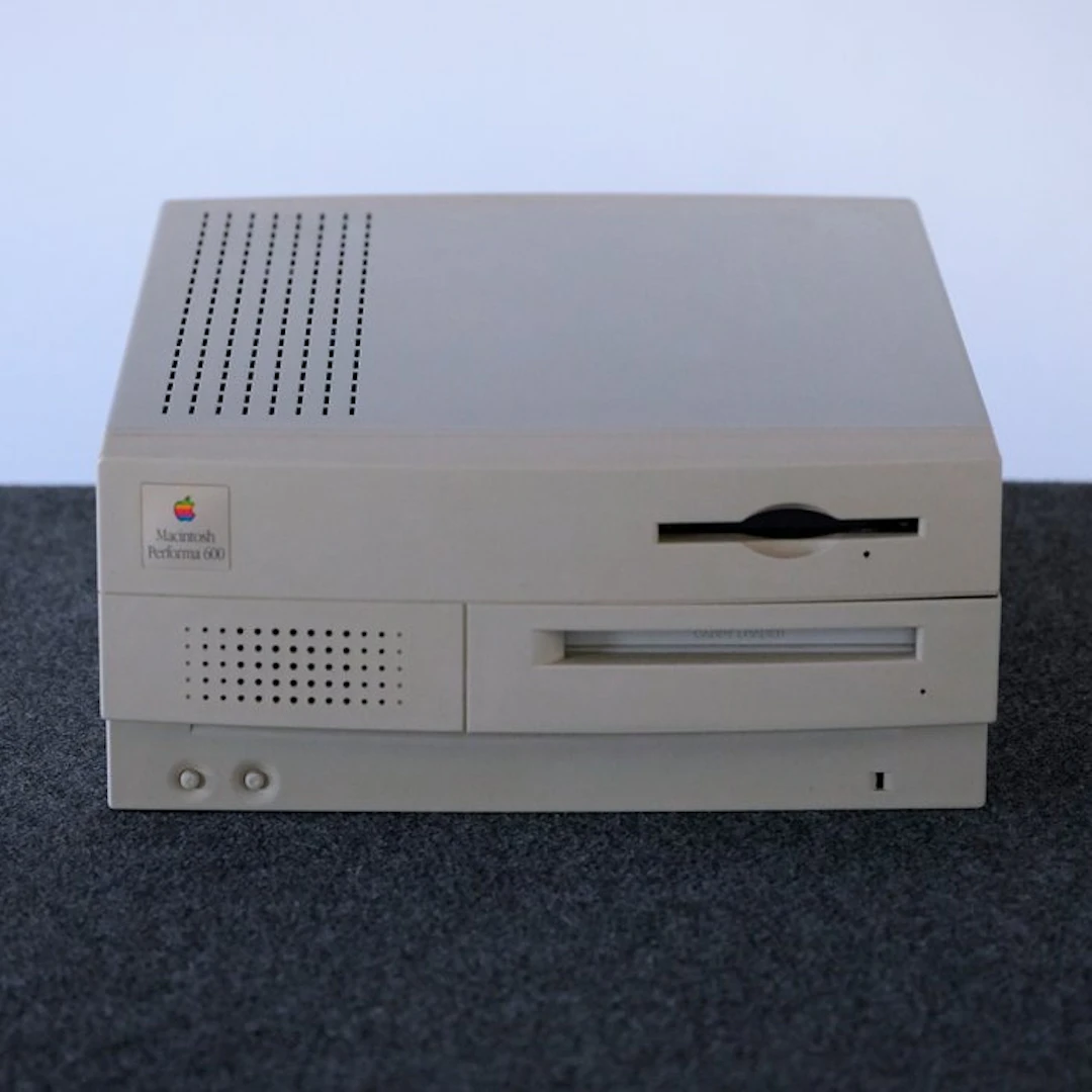 Apple Macintosh Performa 600 — Early Caddy-Loaded CD...