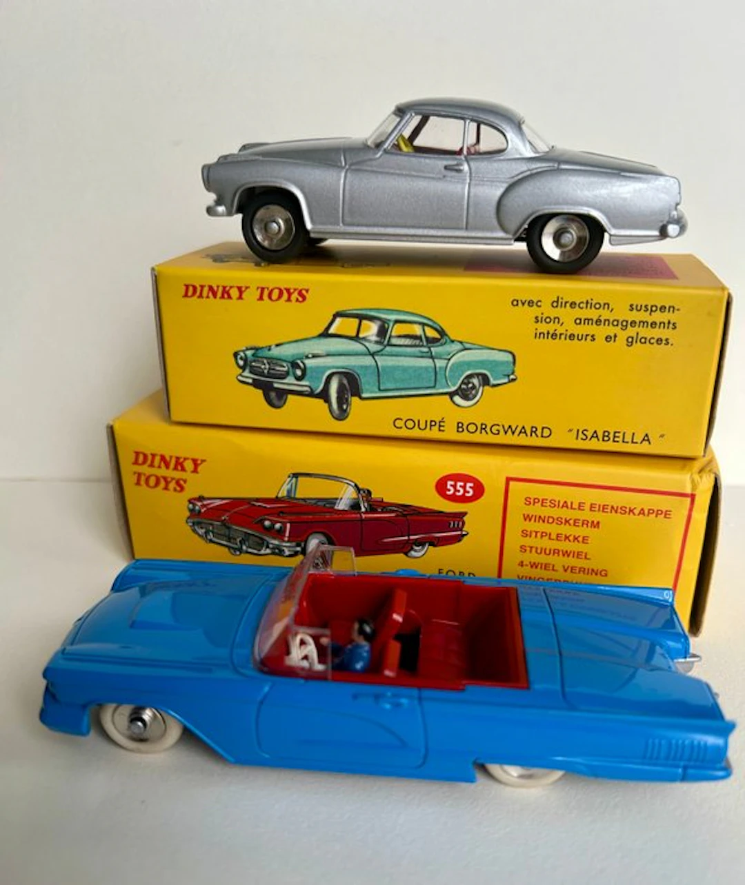Dinky Toys 1:43 - Model car (2) - Re-edition Ford...