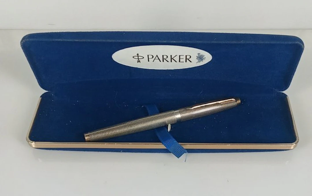 Parker - 75 Ciselé Argento massiccio e oro 14 KT - Fountain pen