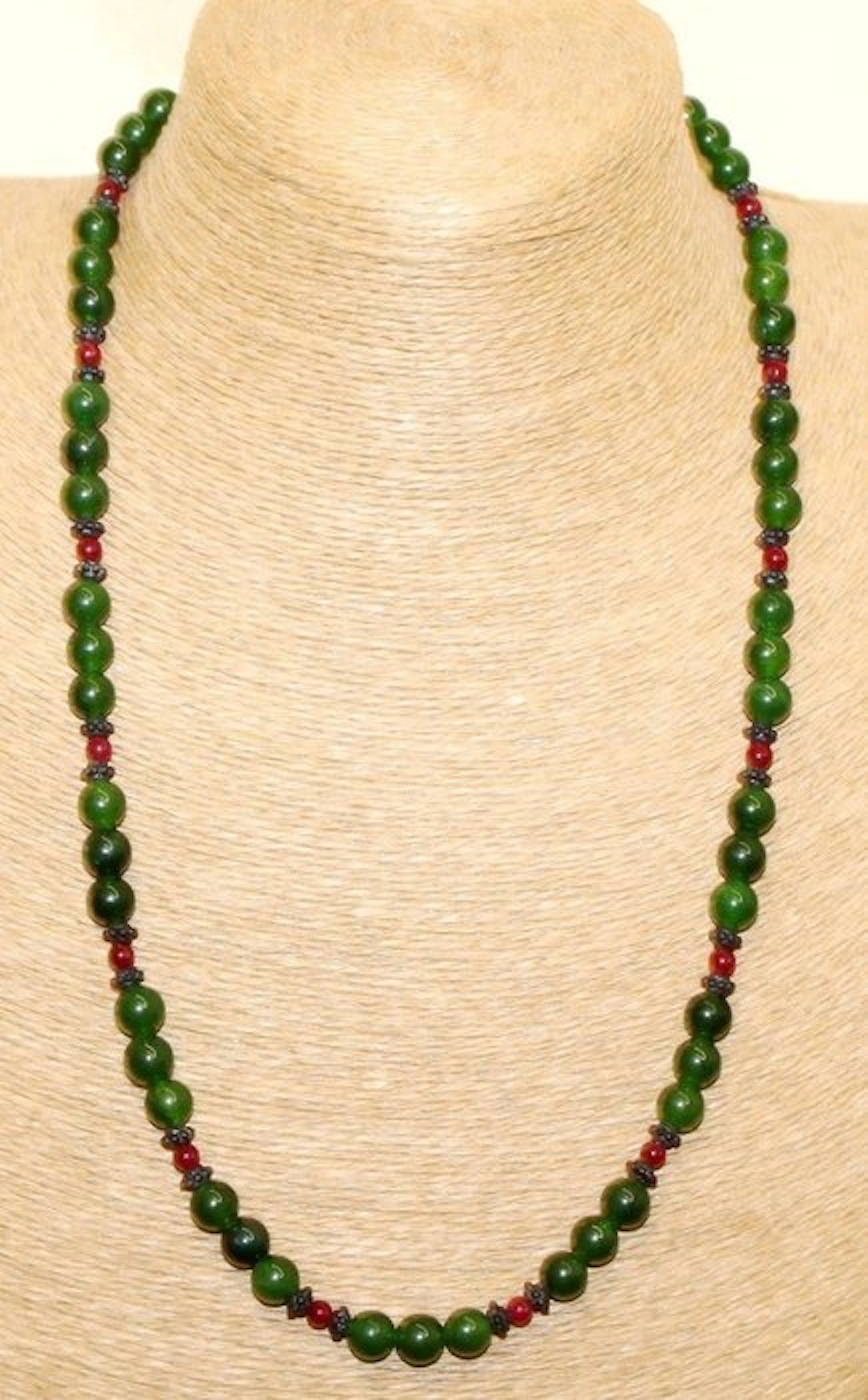 Really nice necklace handmade nephrite jade and ruby beads - 180 Cts