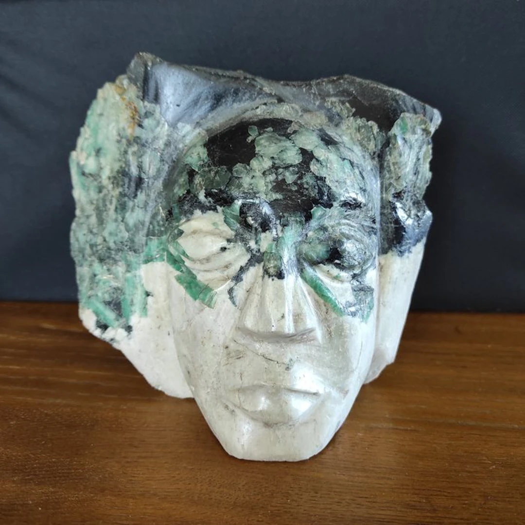 Emerald Face - Height: 15 cm - Width: 16 cm- 4310 g - (1)