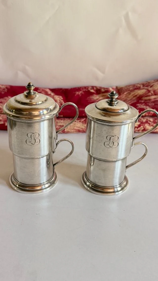 Centrepiece (2) - Pair of Silver-Plated Infusion Mugs ·...