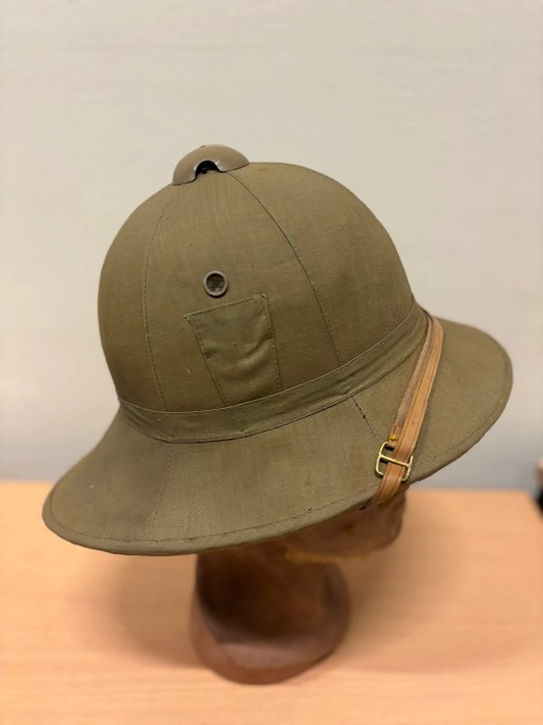 Italy - Military helmet - Italian tropical helmet, 1940s–1950s.