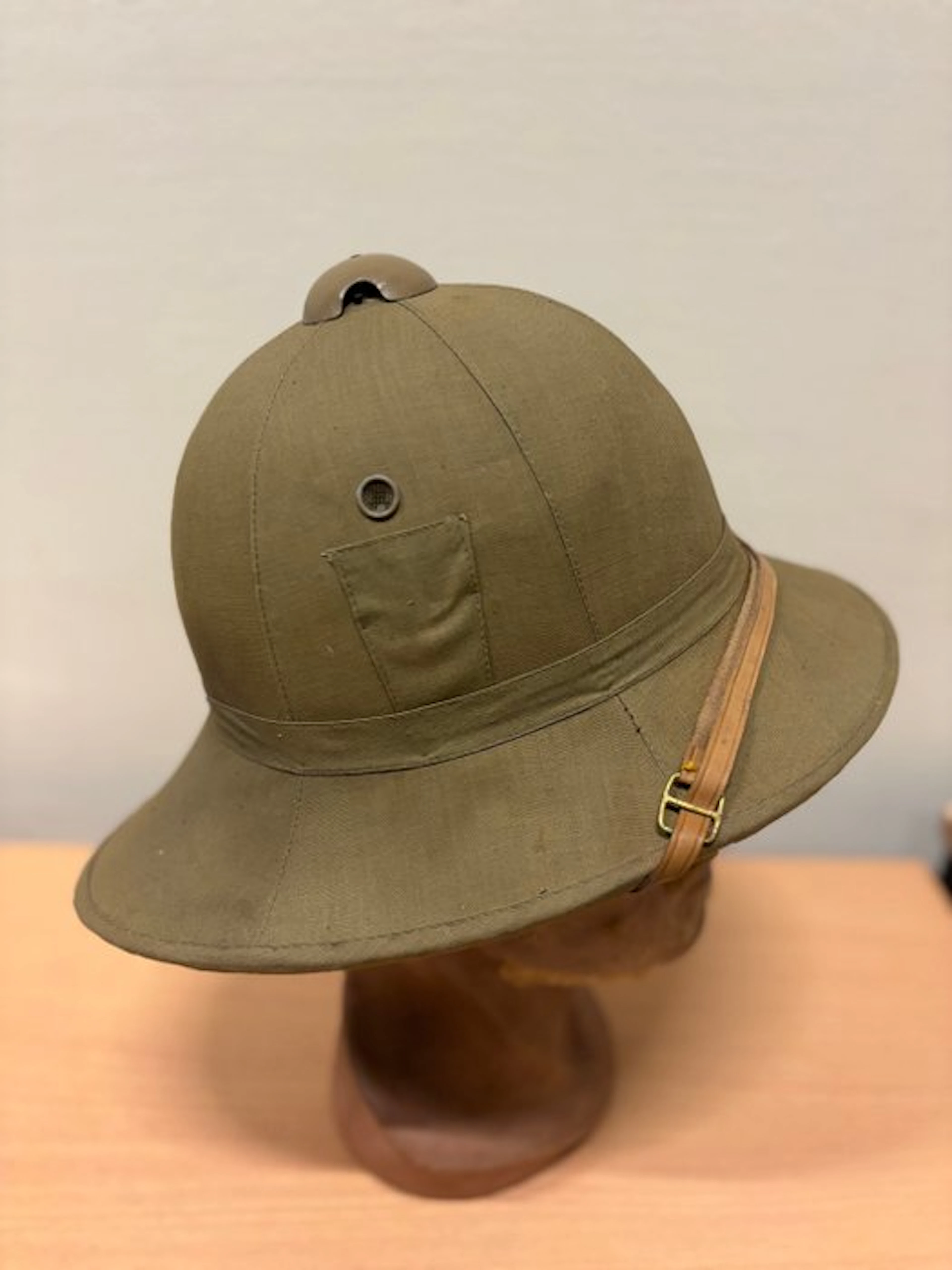 Italy - Military helmet - Italian tropical helmet, 1940s–1950s.