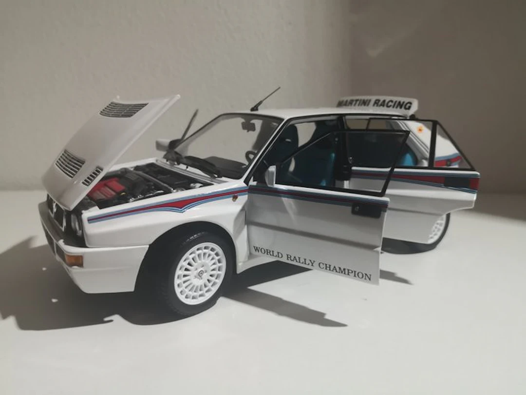 Kyosho 1:18 - Model sports car - Lancia Delta HF...