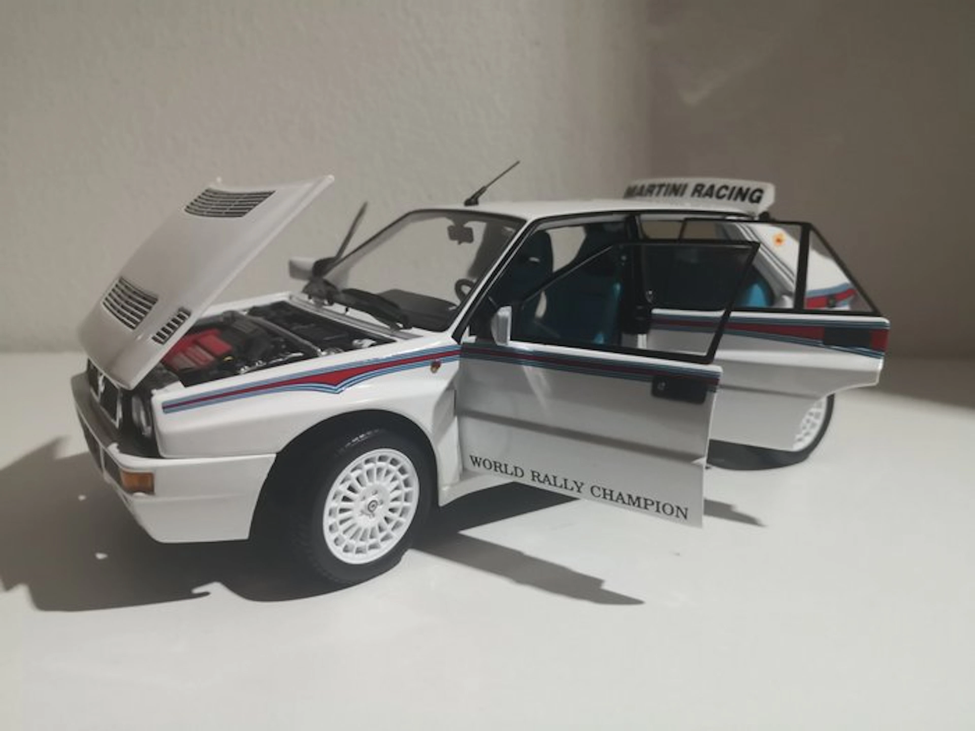 Kyosho 1:18 - Model sports car - Lancia Delta HF...