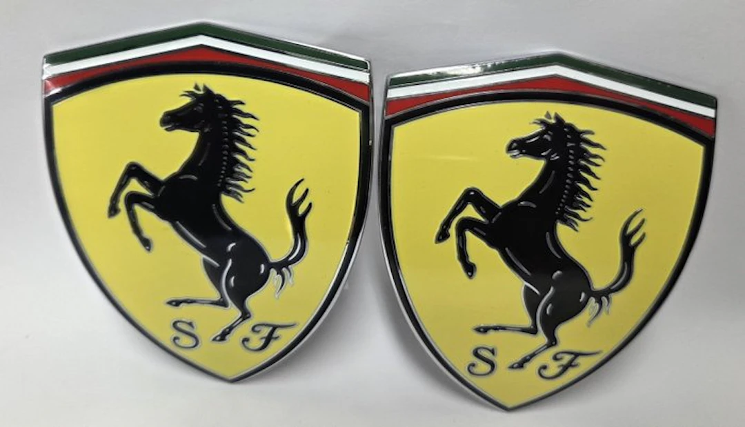 Car part - Ferrari - n.2 SCUDETTI FERRARI ORIGINALI...