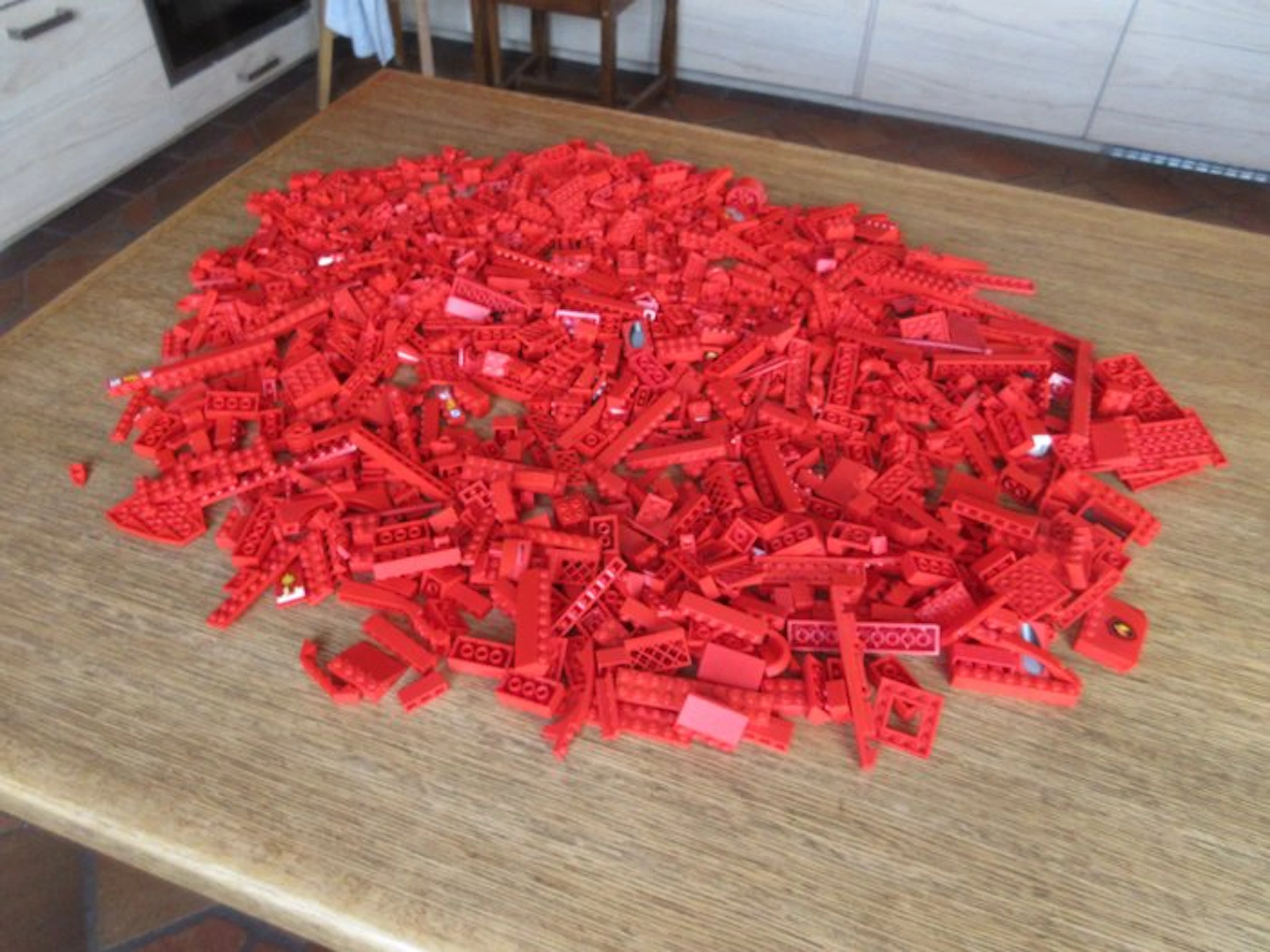 LEGO Pieces - Classic - 1470gr de pièces de marque LEGO de couleur rouge