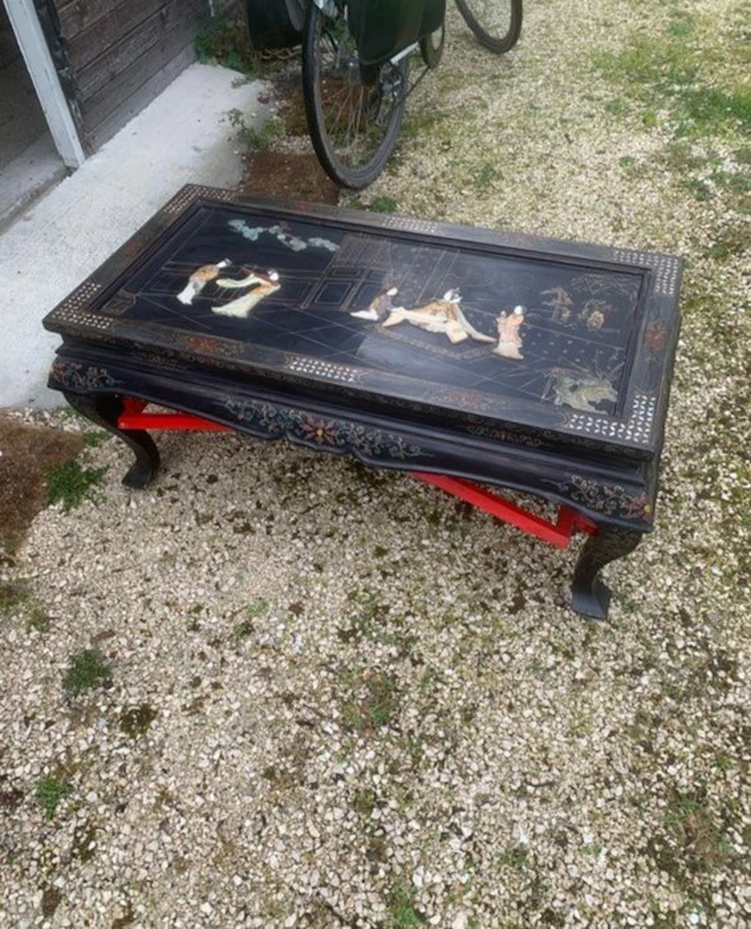 Table - Wood, Lacquered wood