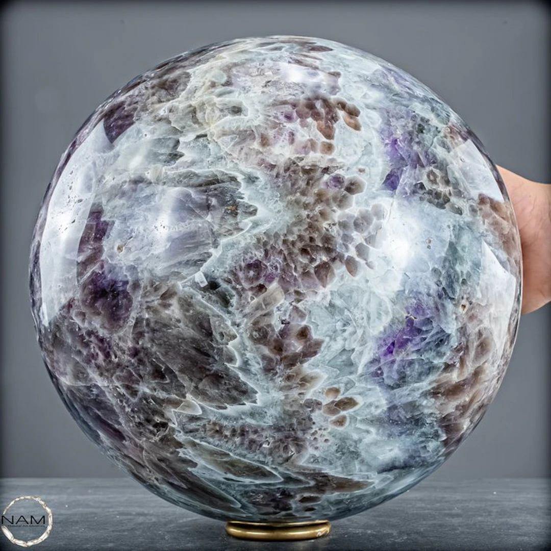 Chevron amethyst sphere from Bolivia – Fascinating...