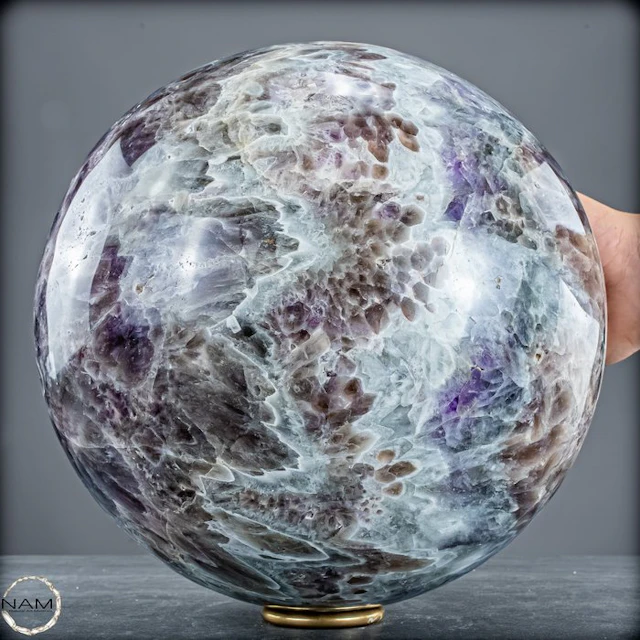 Chevron amethyst sphere from Bolivia – Fascinating...