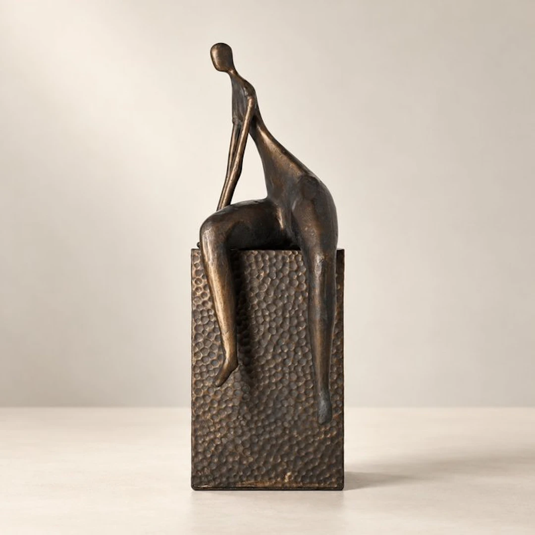 Figurine - Zittende vrouw, bronskleurig - Aluminium