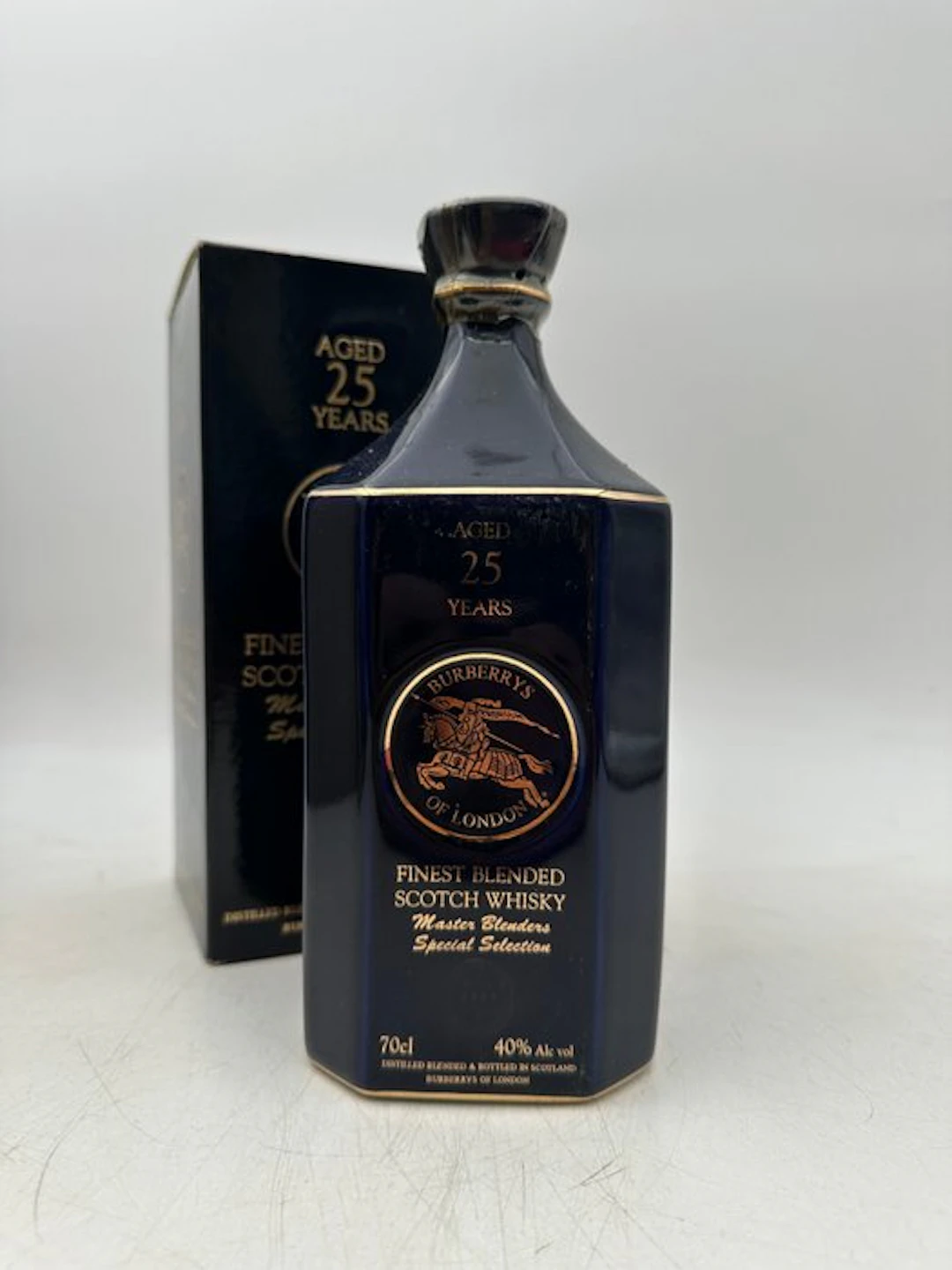 Burberrys' 25 years old Master Blenders Special Selection - 70cl