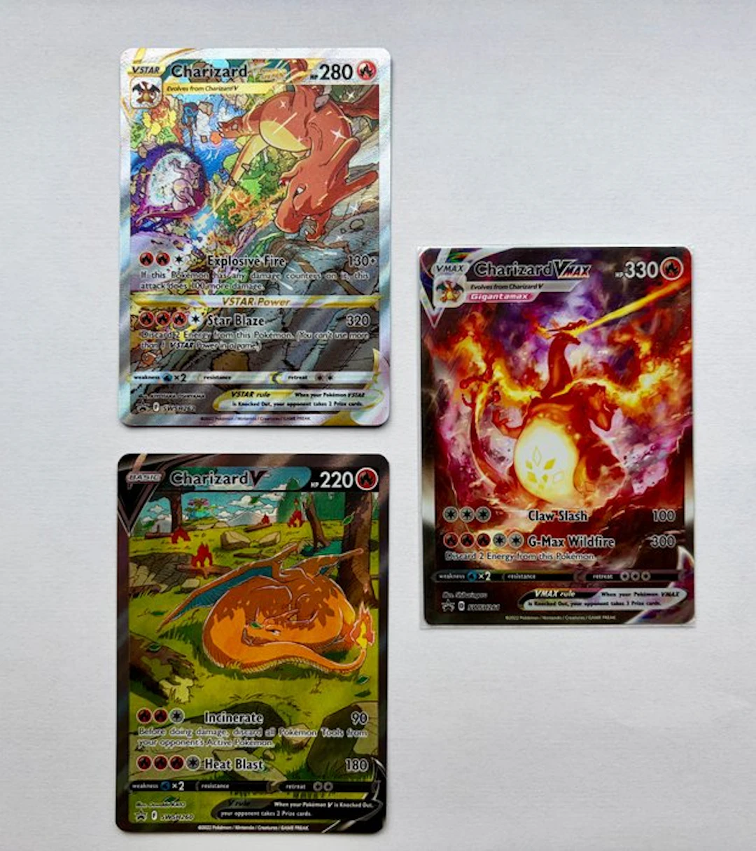 Pokémon - 3 Card - Charizard Foil, Full art - Sword & Shield