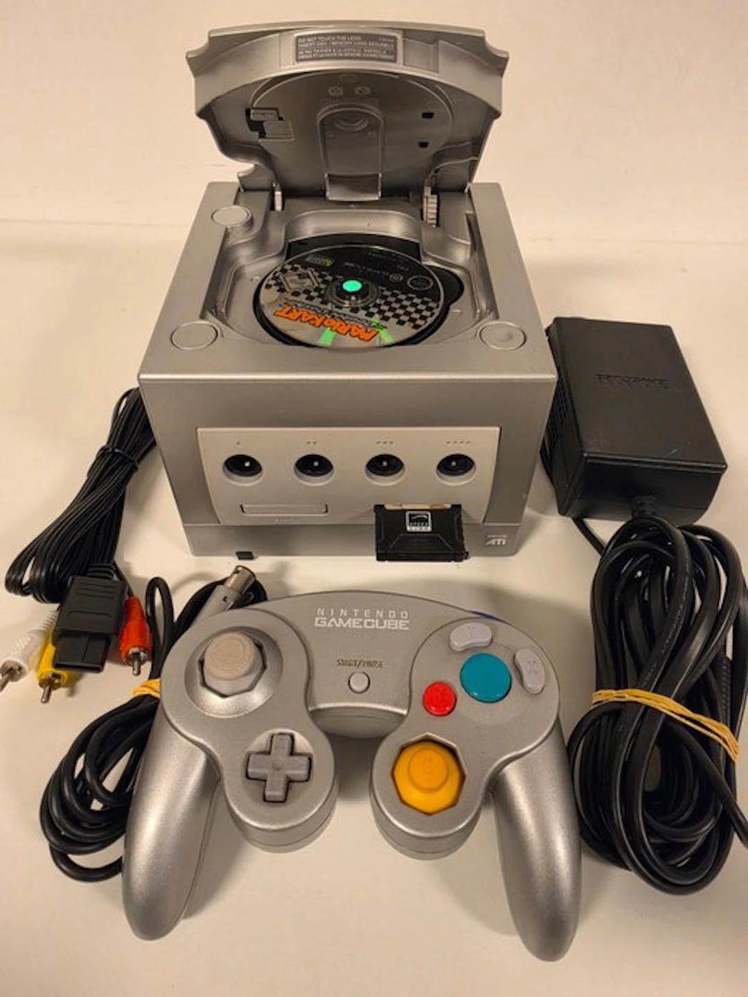 Nintendo - Gamecube - GameCube Silver & Mario Kart...