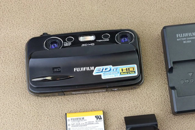 Fuji Fujifilm FinePix Real 3D W3 Digital compact camera