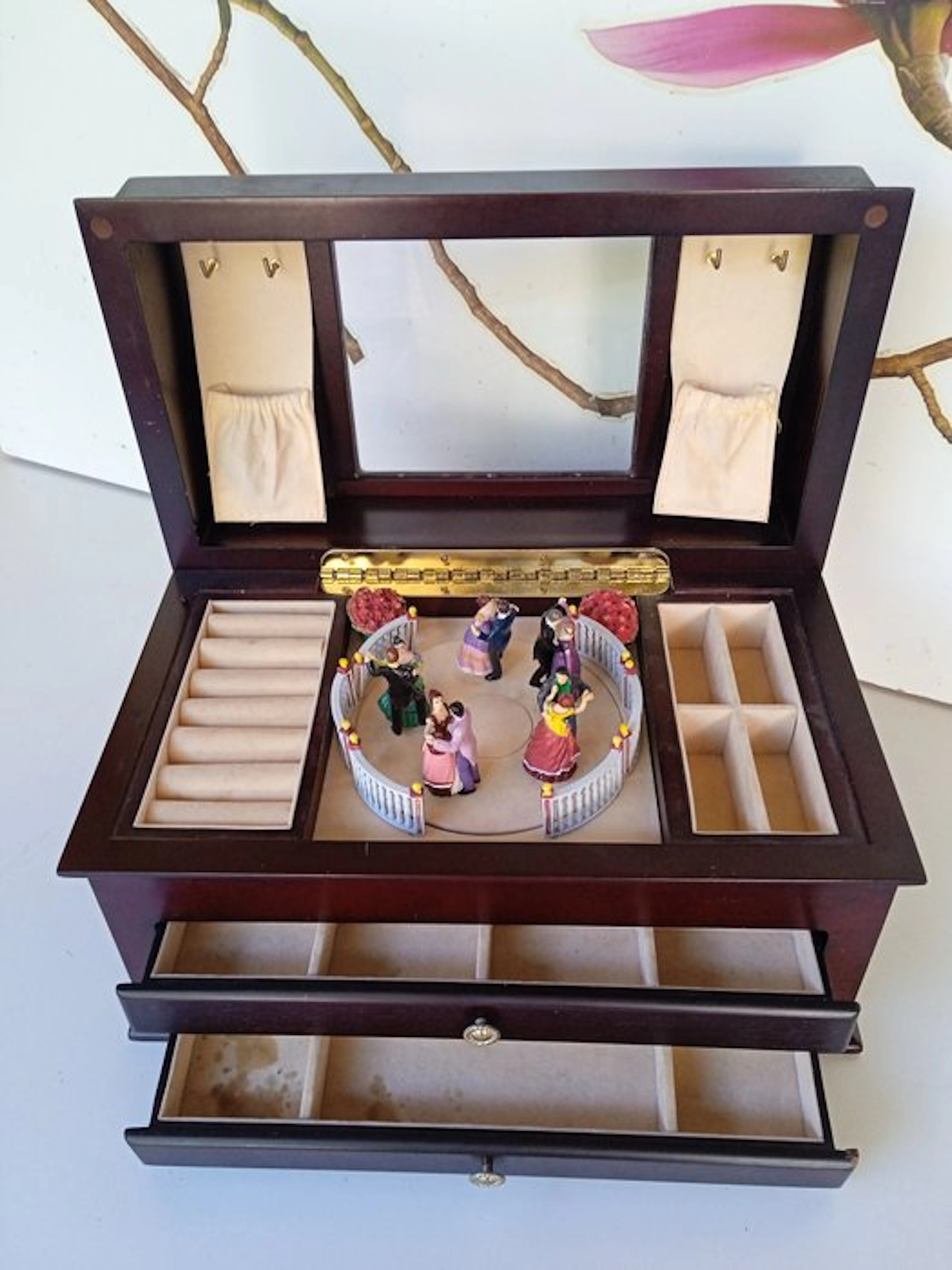 Musical jewellery box - China - 2000-2010 - Ballroom Dances