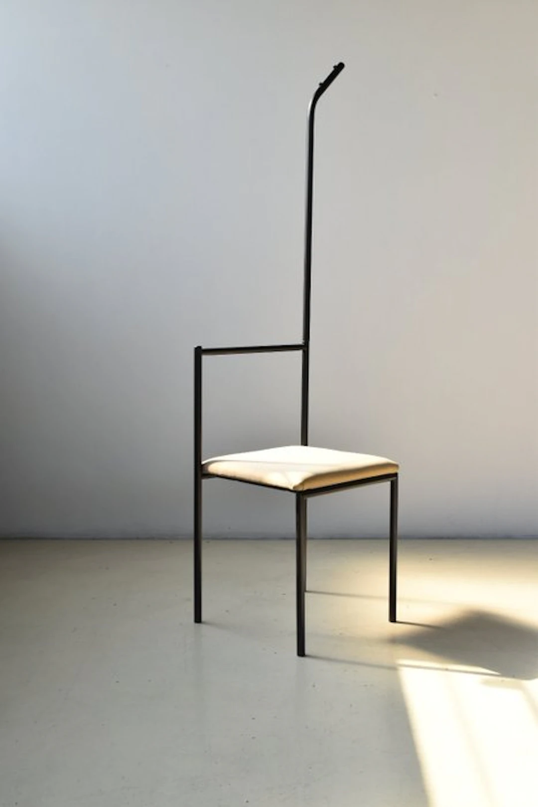 Equilibri-furniture - Equilibri-team - Dressboy - haikus - Iron