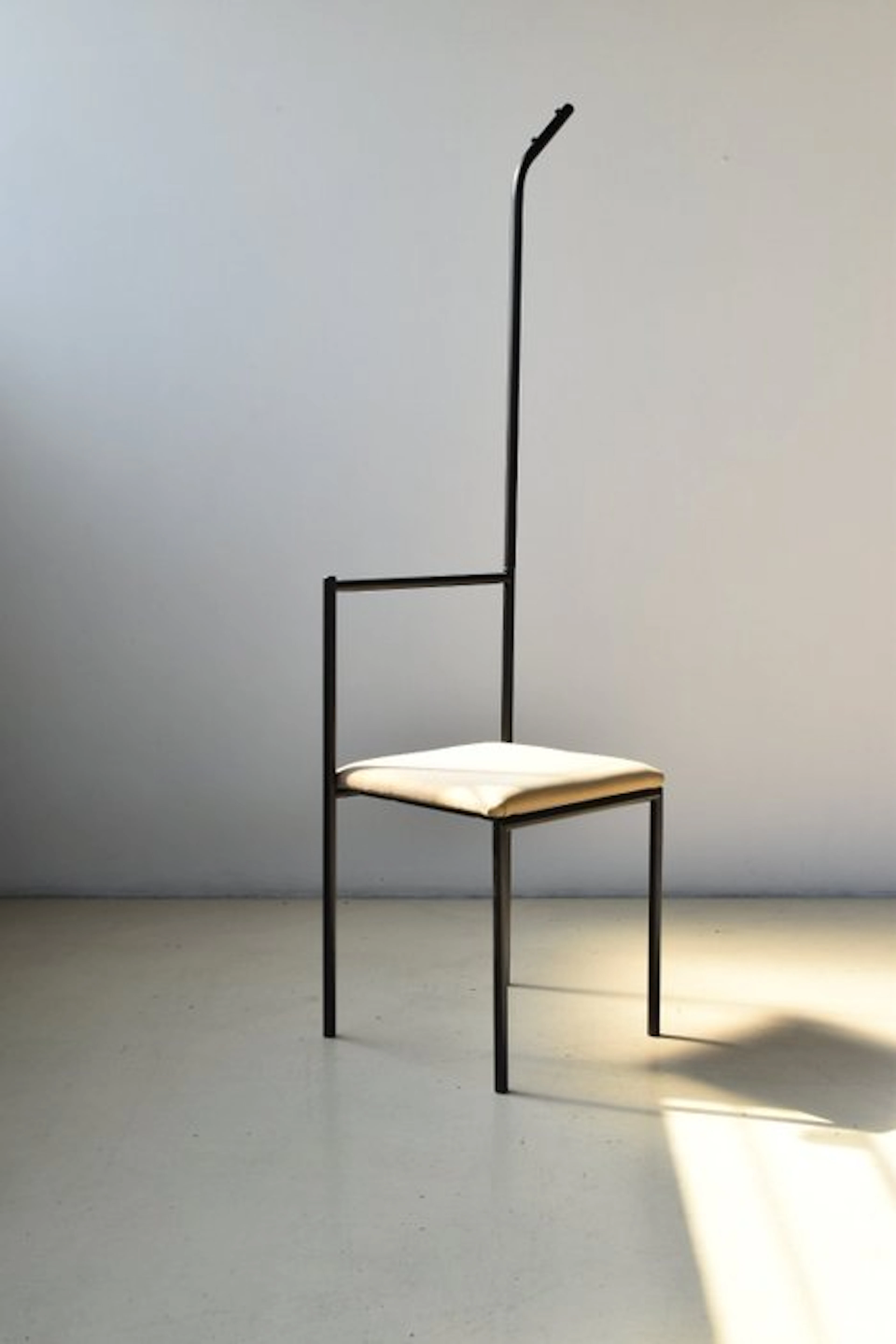 Equilibri-furniture - Equilibri-team - Dressboy - haikus - Iron