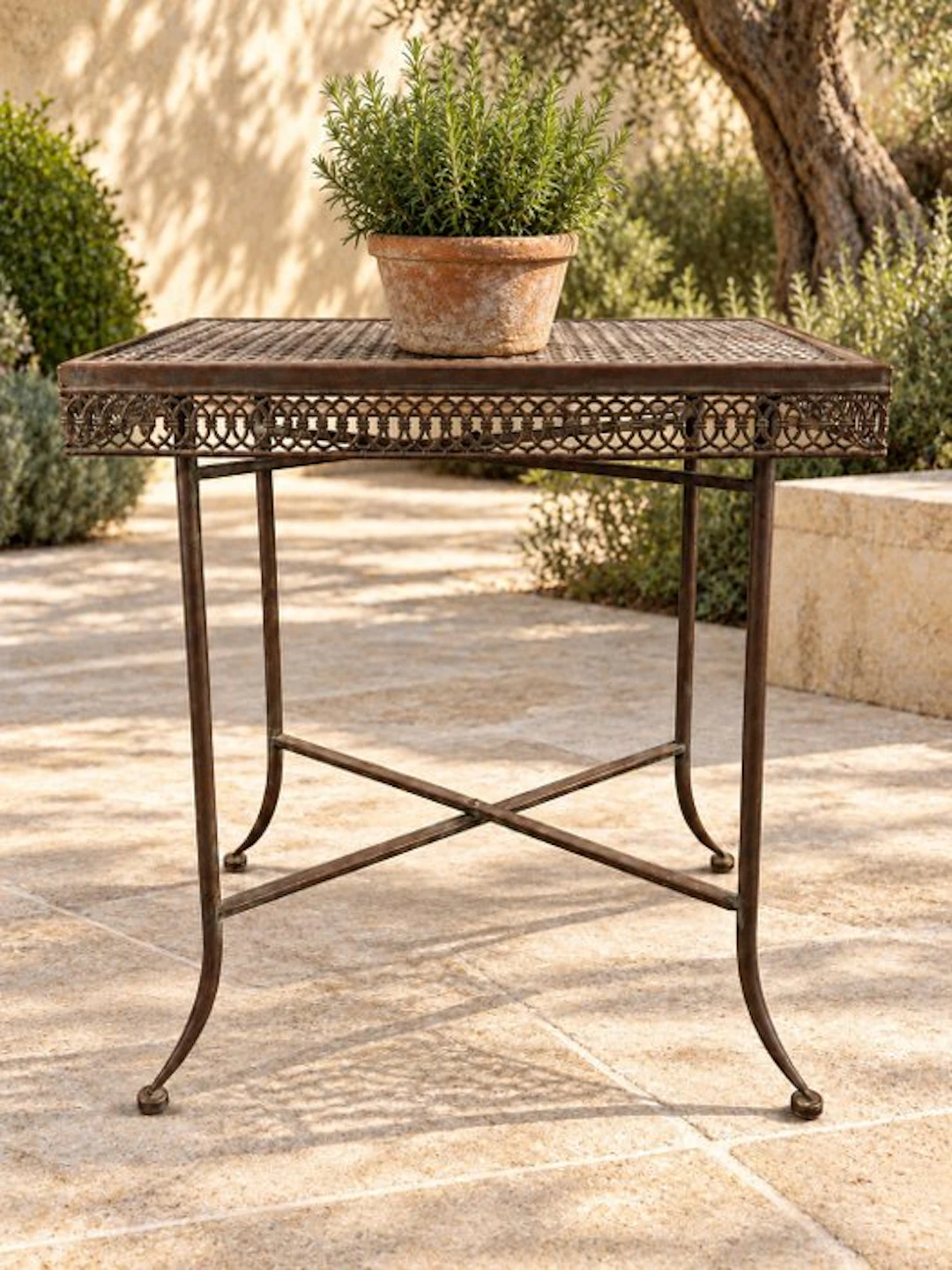 Outdoor side table - Metal - luxury garden accent