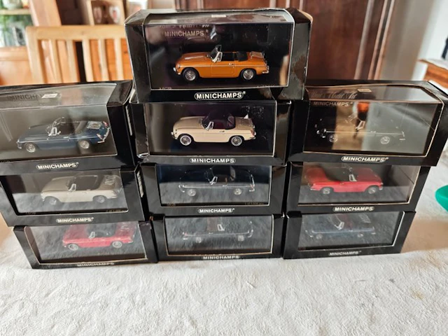 MiniChamps 1:43 - Model convertible car (10) - MGB Roadsters