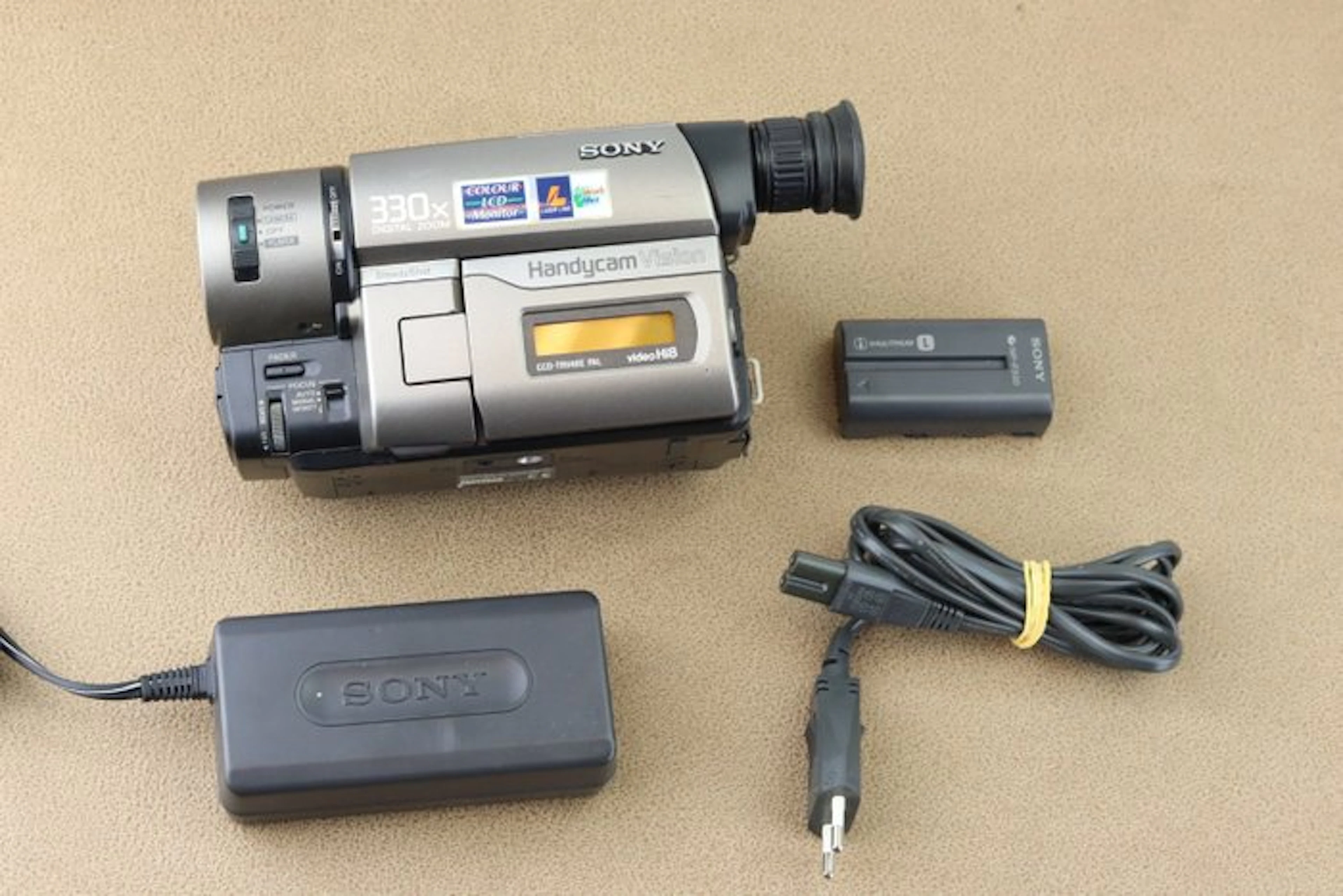 Sony CCD-TRV46E HI8/video8 with NightShot Video camera