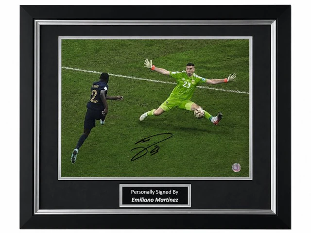 Argentina - Football World Championships - Emi Martinez...