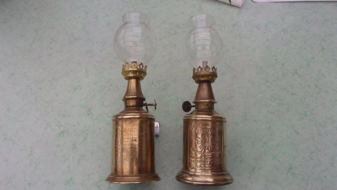 Lamp (2) - Gilt brass - Two lamps called Pigeon