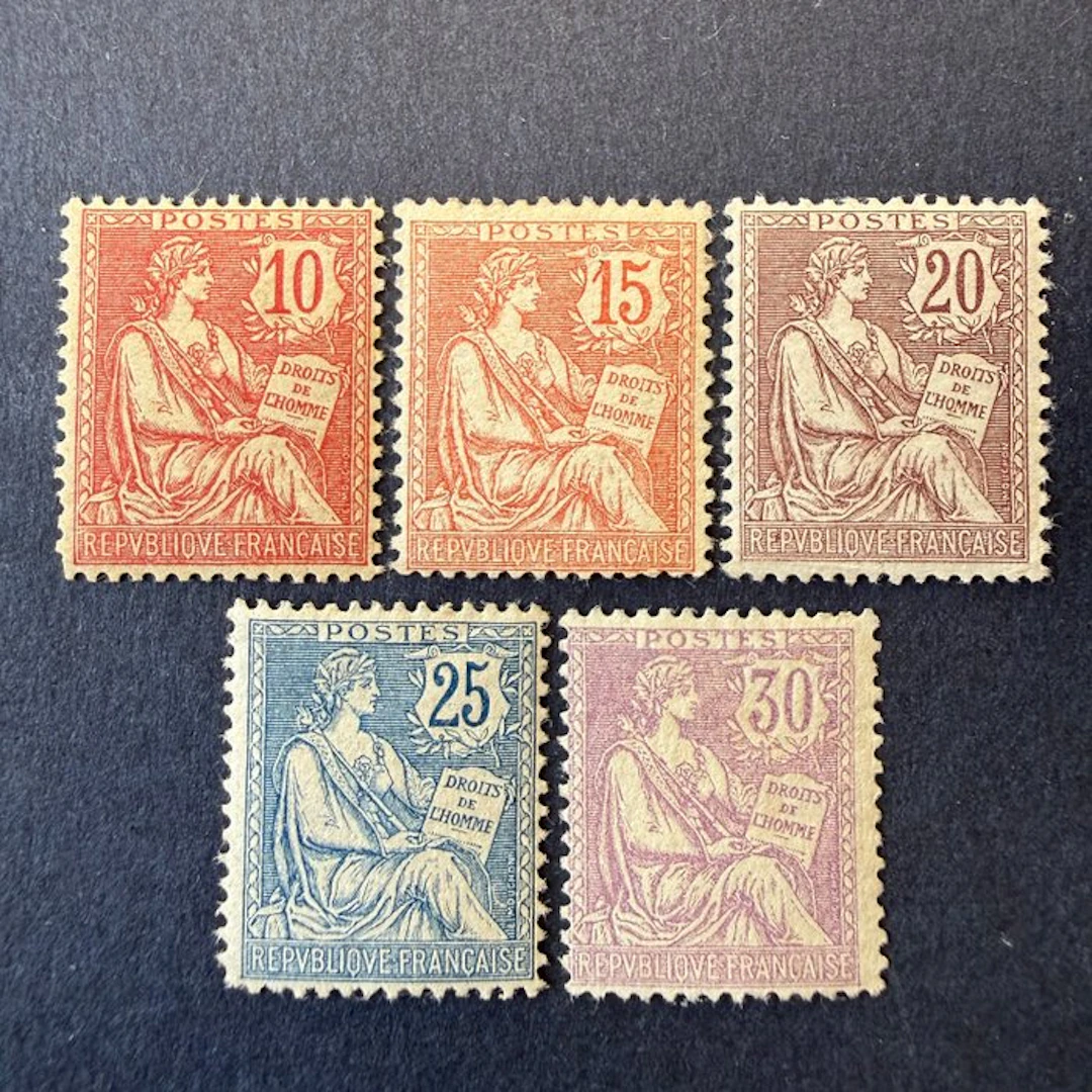 France - Yvert 124/128 "Mouchons retouchés" mint never hinged.