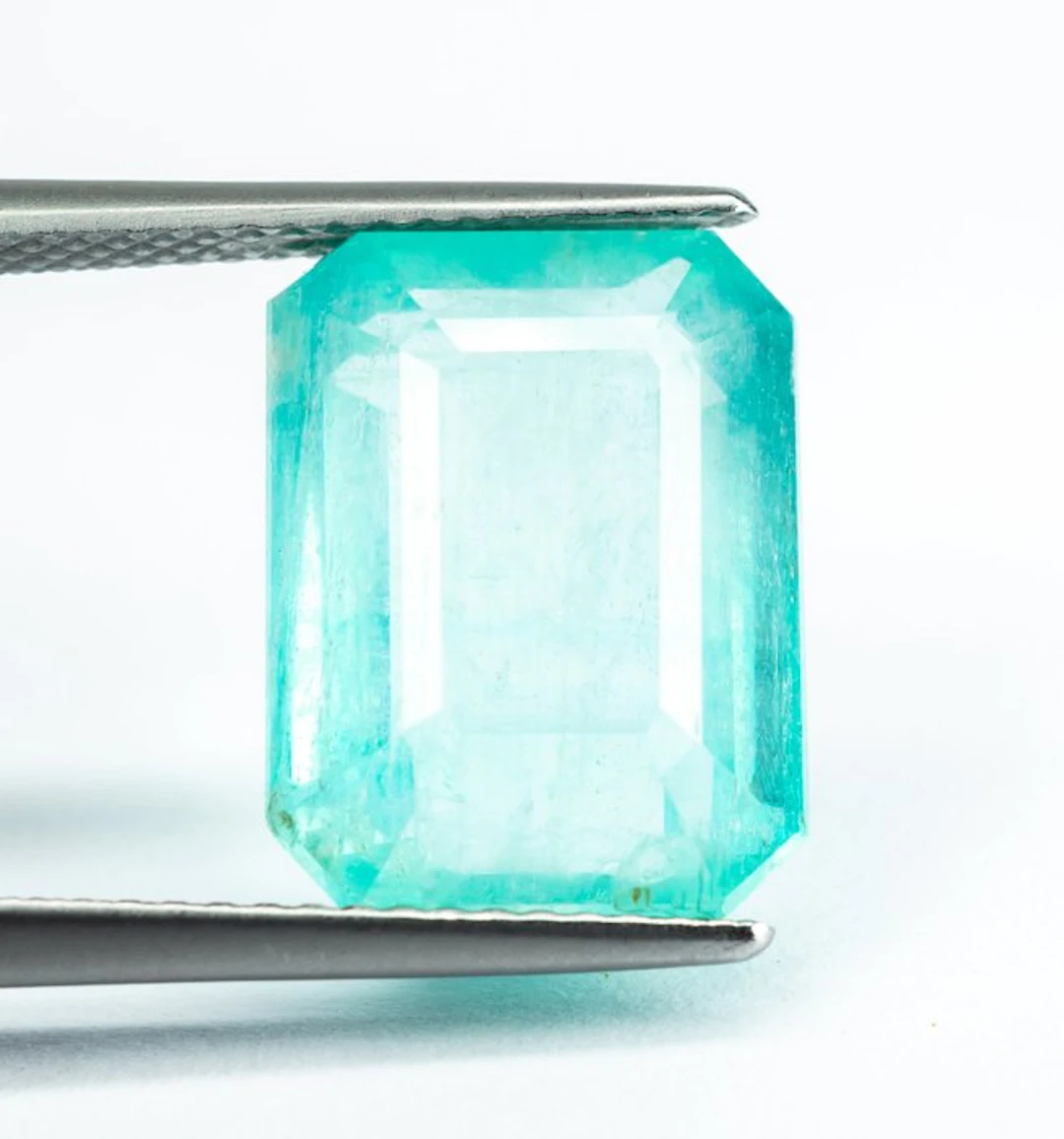No reserve price Green Emerald - 8.24 ct - International...