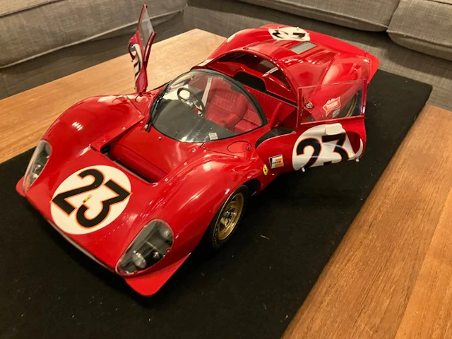 Altaya 1:8 - Model race car - Ferrari - 330 P4