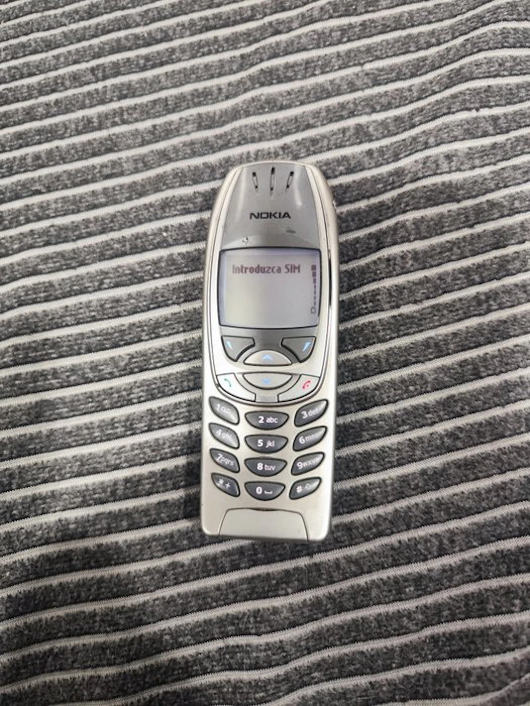 Nokia 6010 - Mobile phone (1) - Without original box