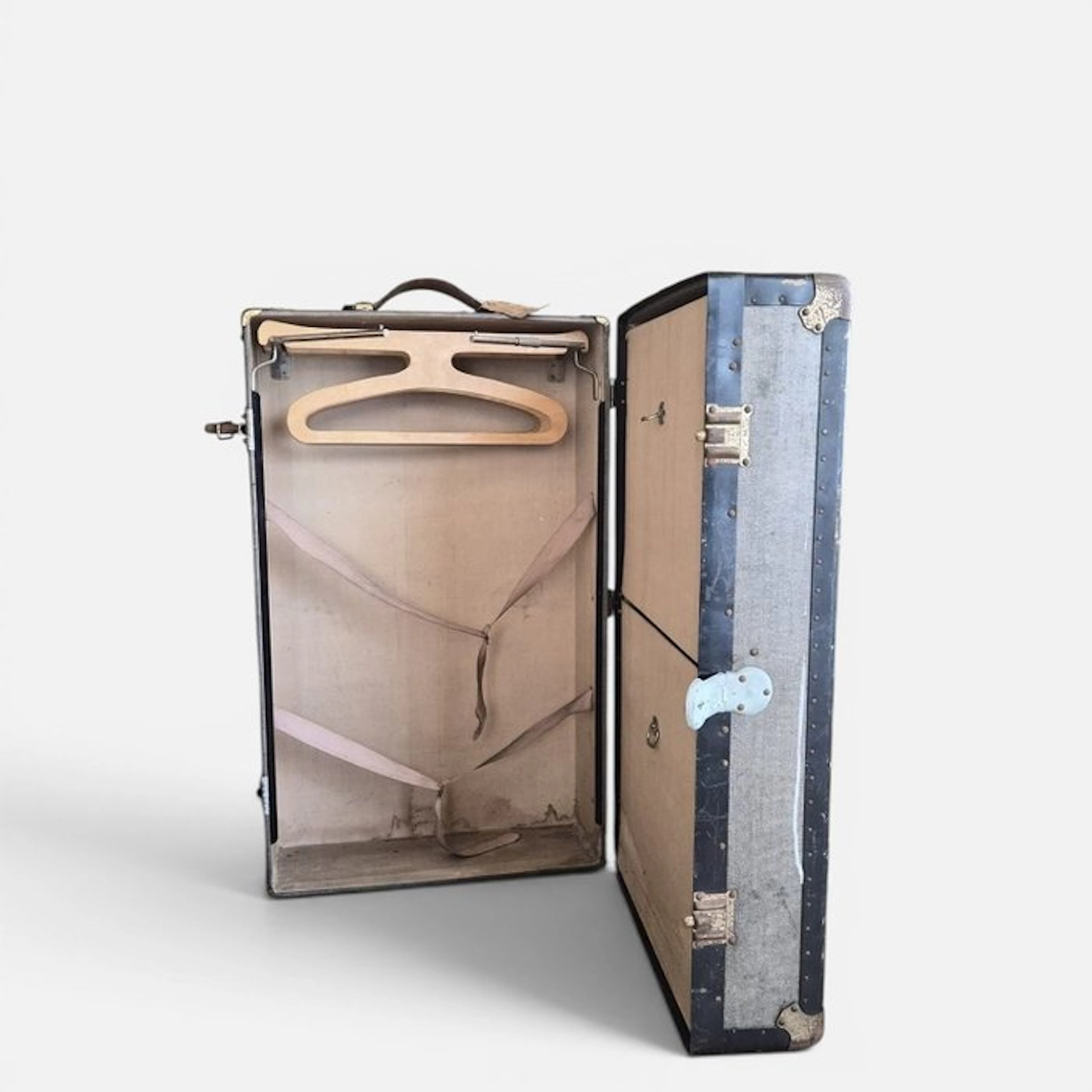Travel trunk