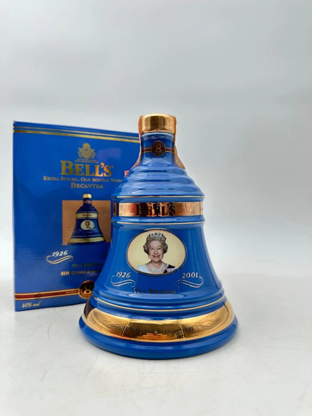 Bell's Decanter 8 years old 75th Birthday HM Queen Elizabeth II 2001 - 70cl