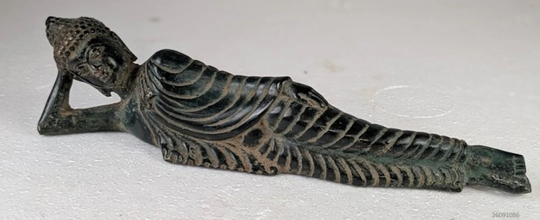 bronzen beeld van een liggende Boeddha - Bronze - India (No reserve price)