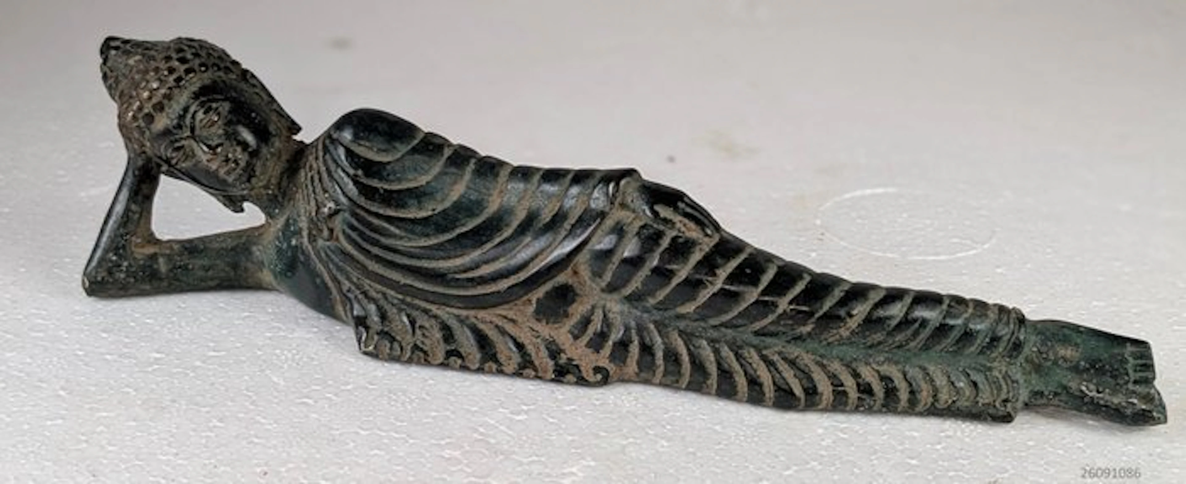 bronzen beeld van een liggende Boeddha - Bronze - India (No reserve price)