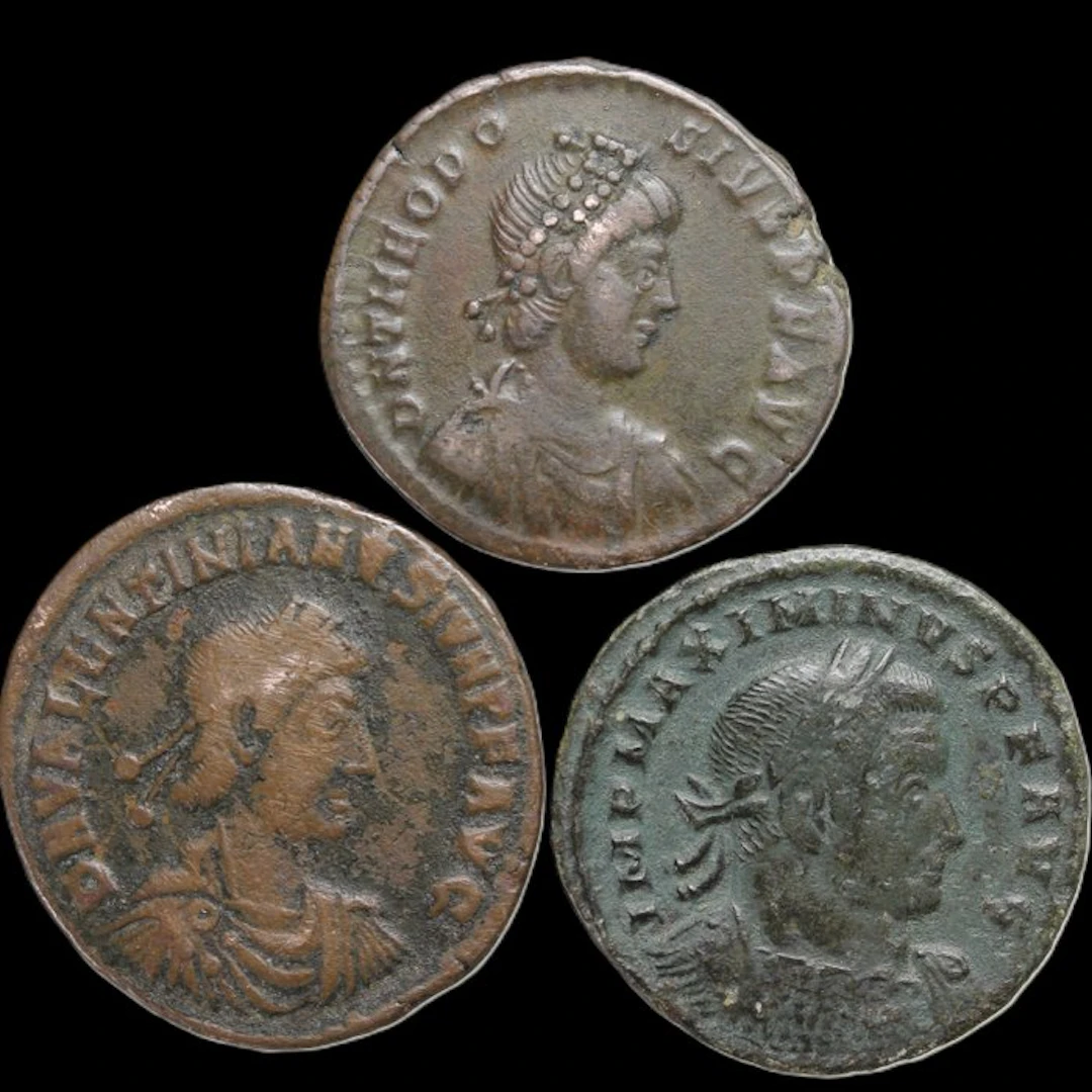 Roman Empire Lote de 3 monedas Æ siglo IV d.C. (No reserve price)