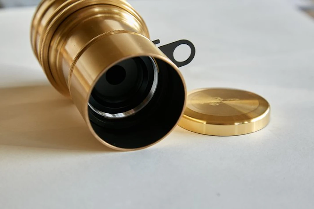 Lomography Petzval 2,2/85mm met Canon EF mount Brass lens