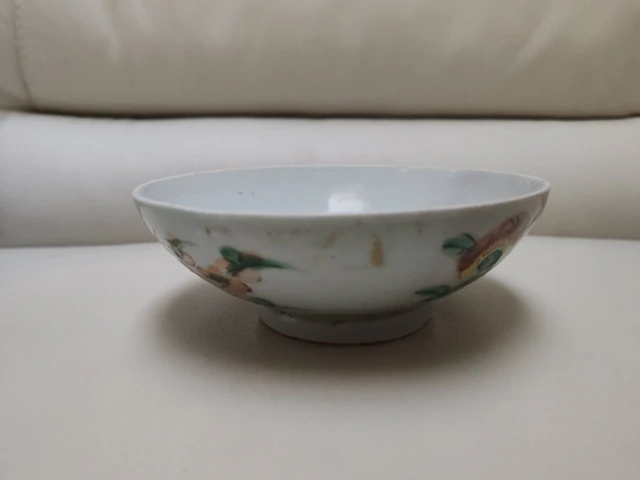 Ancient bowl in Chinese porcelain finely hand-painted...