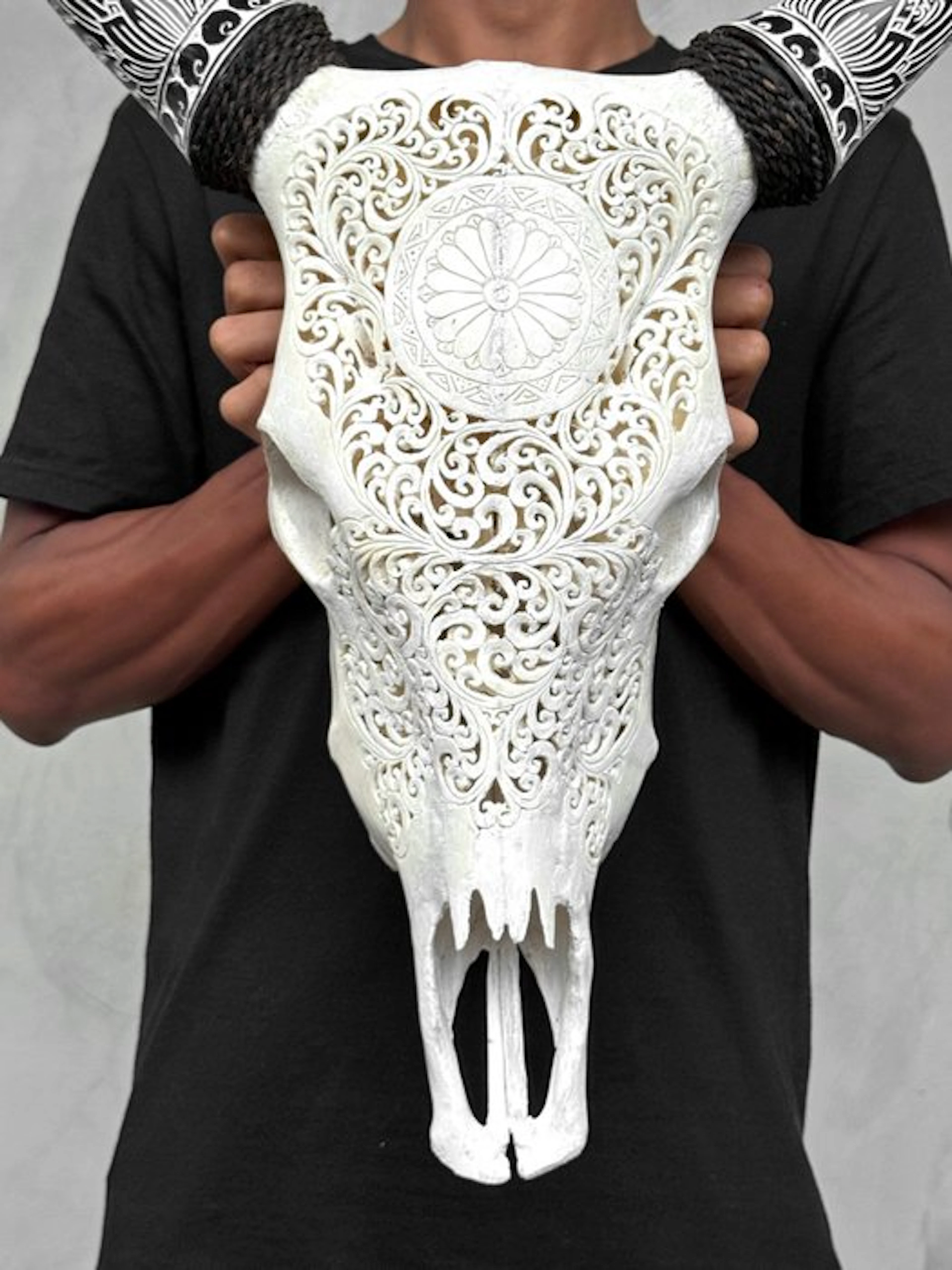 NO RESERVE PRICE - Hand carved white cow skull with...