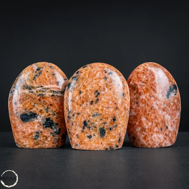 Exclusive orange calcite – Three striking free-form...