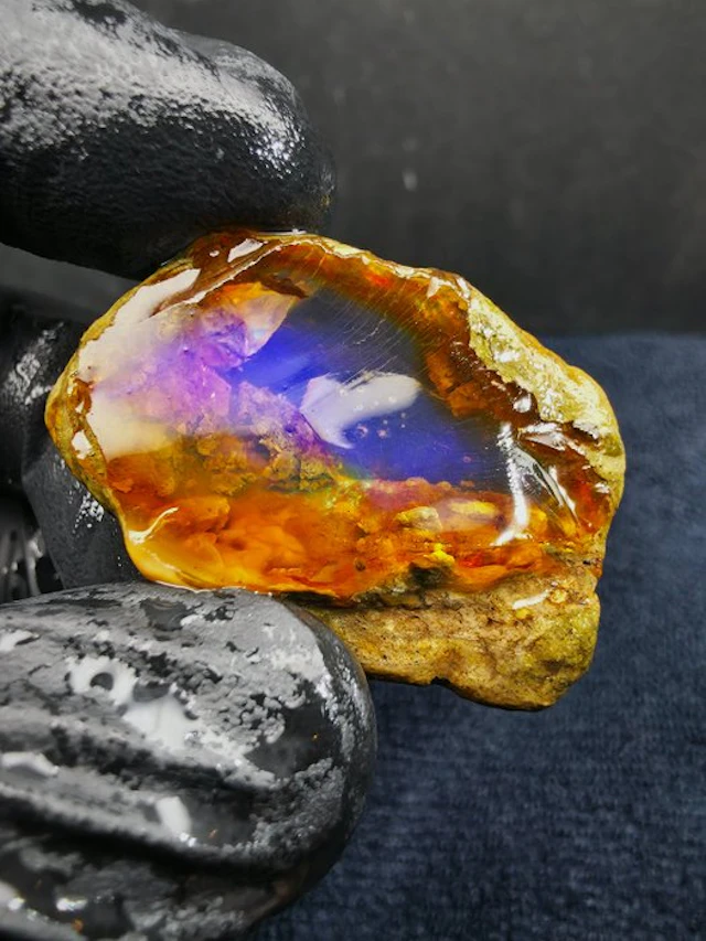 67cts Crystal Opal Specimen Rough- 13,6 g