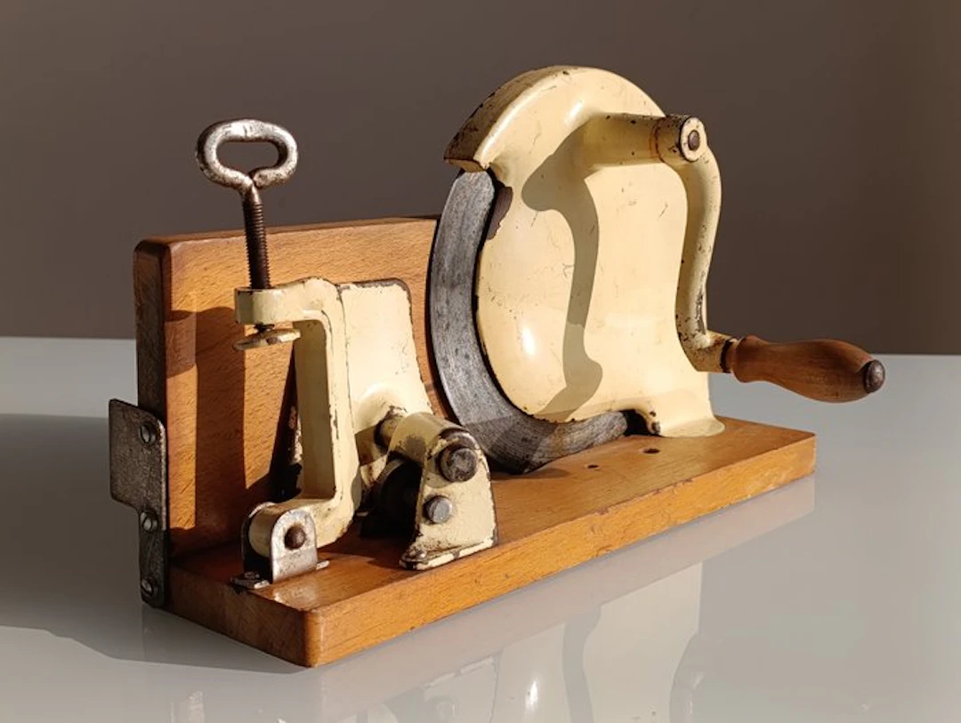 Slicer - by hand - Cast iron, Hardwood - Manual slicer
